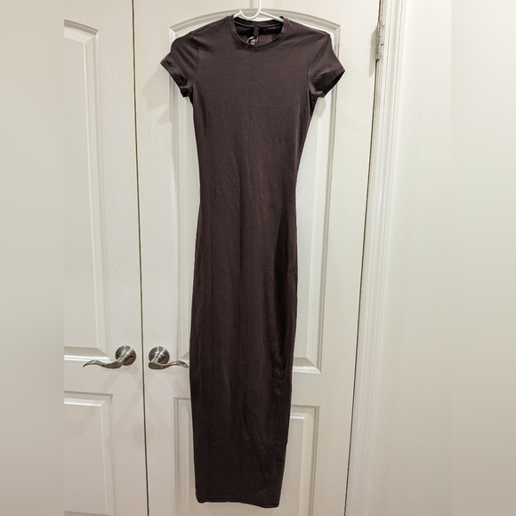 2. NWT SKIMS NEW VINTAGE T-SHIRT LONG DRESS IN COCOA - Picture 5 of 7